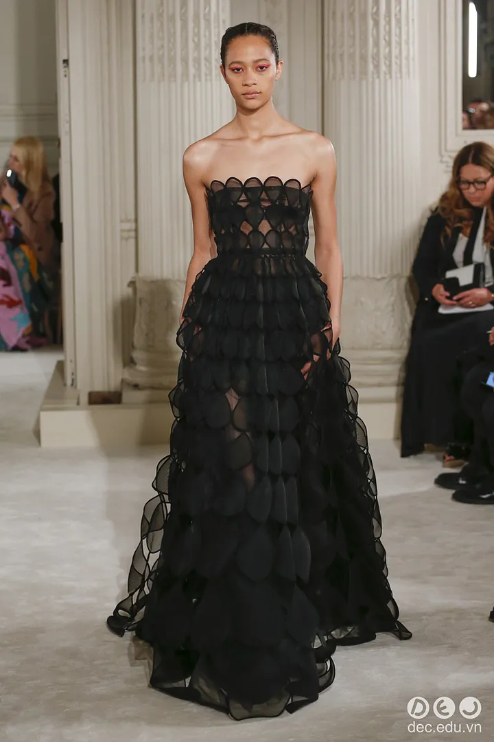 BST-thoi-trang-valentino-Xuan-2018-Couture 63_zpstp7lspqs.jpg