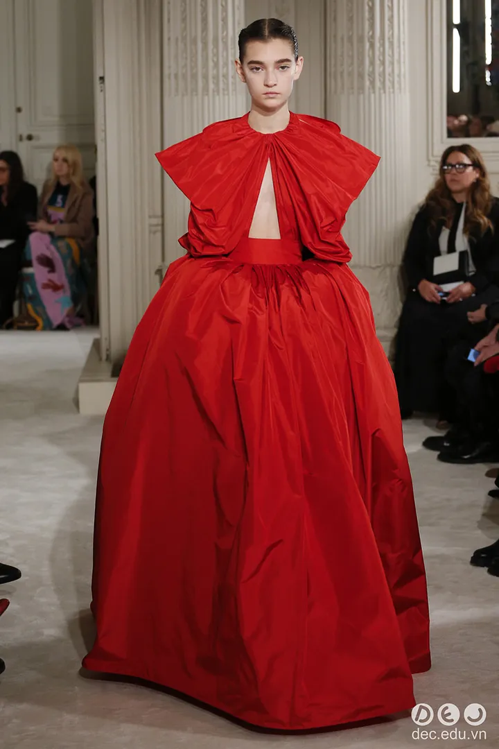 BST-thoi-trang-valentino-Xuan-2018-Couture 65_zpshmtj2dfs.jpg