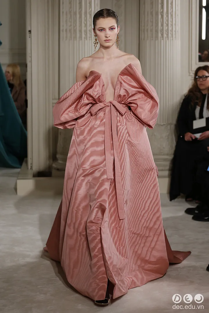 BST-thoi-trang-valentino-Xuan-2018-Couture 67_zpsr8z08mb1.jpg