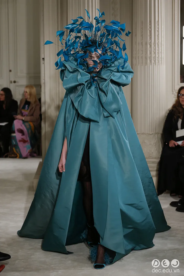 BST-thoi-trang-valentino-Xuan-2018-Couture 68_zpszrxlpx3s.jpg