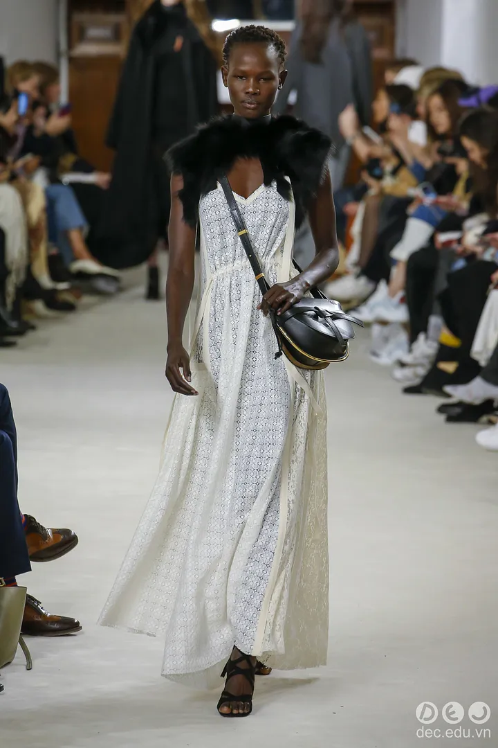 BST-thoi-trang -Ready-to-Wear -Loewe-Thu-Dong- 2018 18_zps1ii7rf5h.jpg