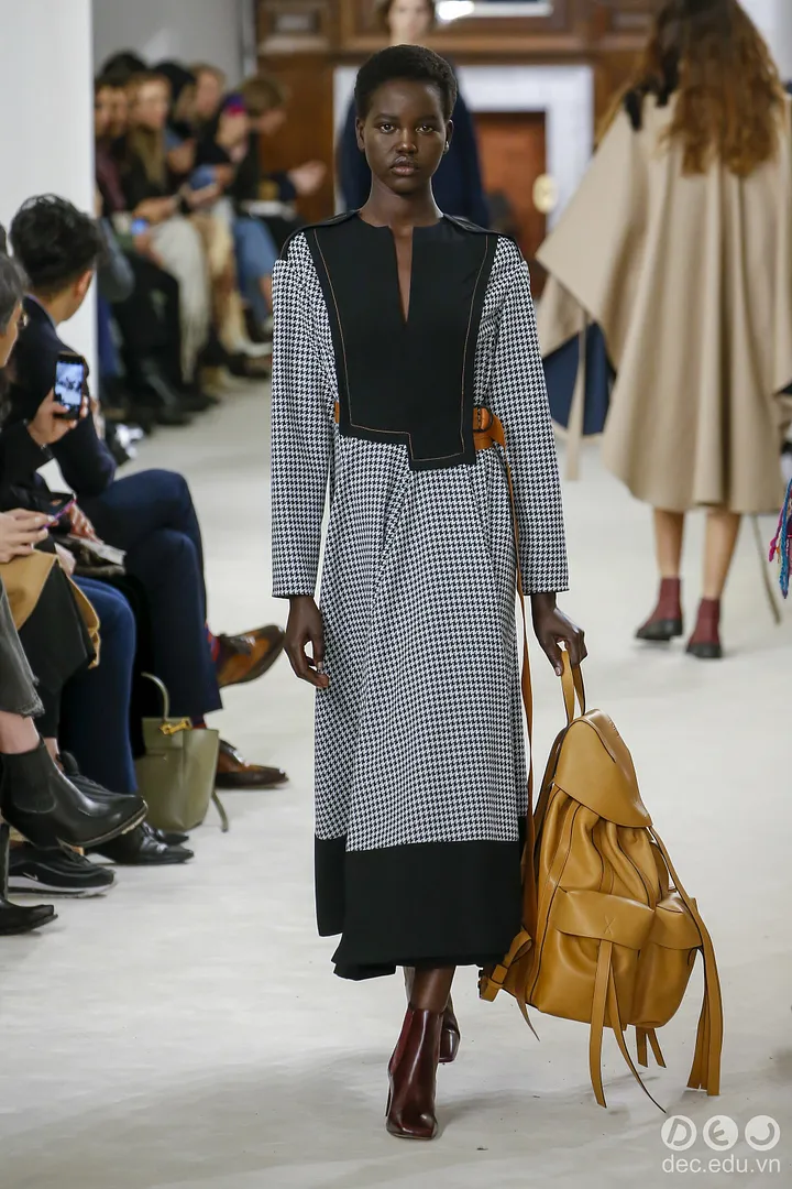 BST-thoi-trang -Ready-to-Wear -Loewe-Thu-Dong- 2018 21_zps0aqwajk5.jpg