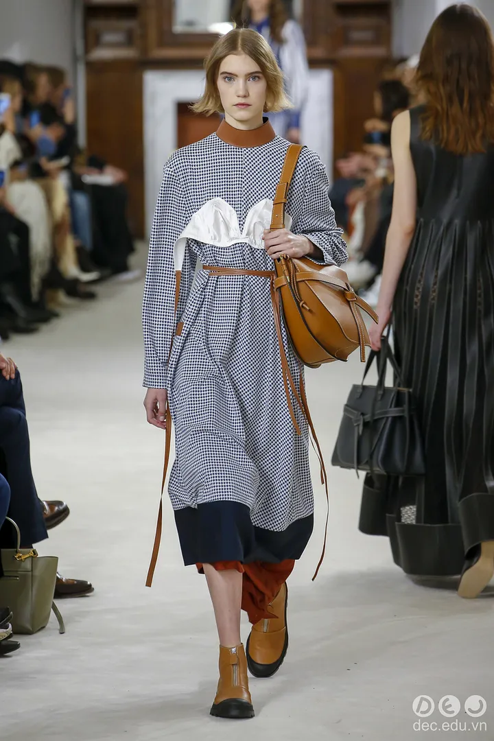 BST-thoi-trang -Ready-to-Wear -Loewe-Thu-Dong- 2018 23_zps9jghctjq.jpg