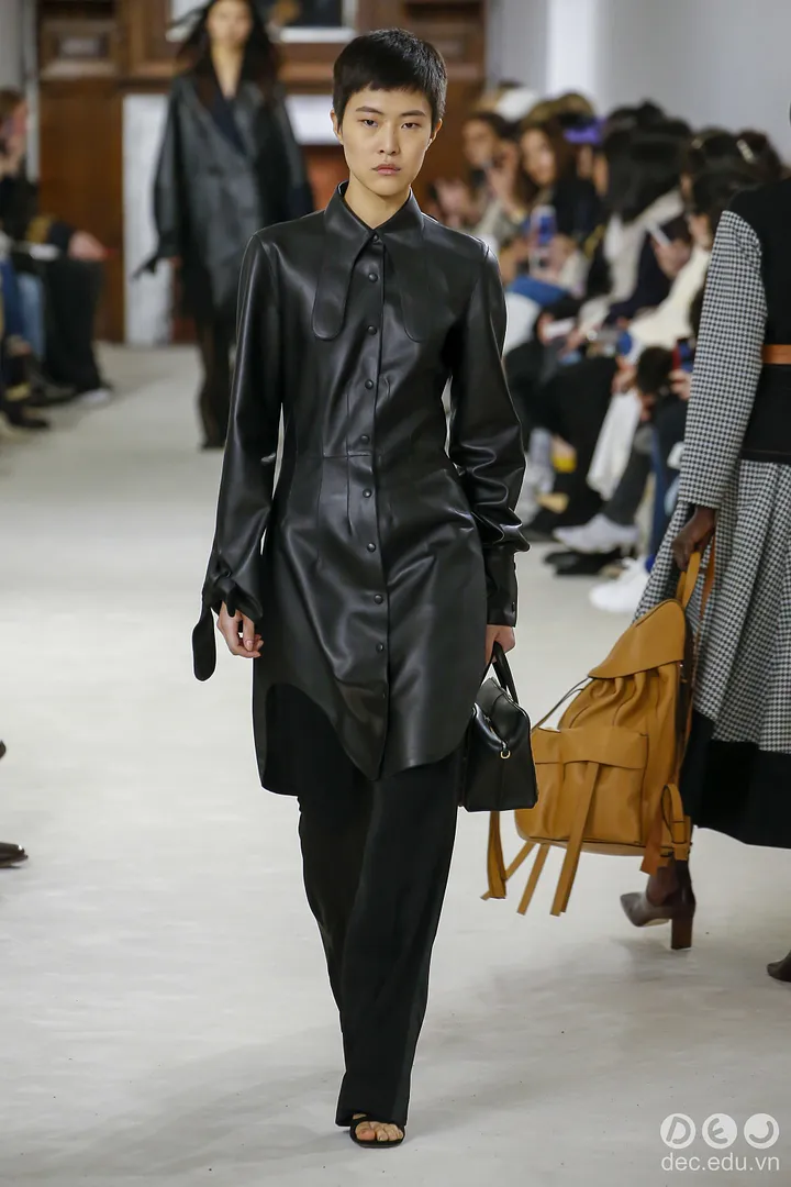BST-thoi-trang -Ready-to-Wear -Loewe-Thu-Dong- 2018 32_zpskpitcrf8.jpg