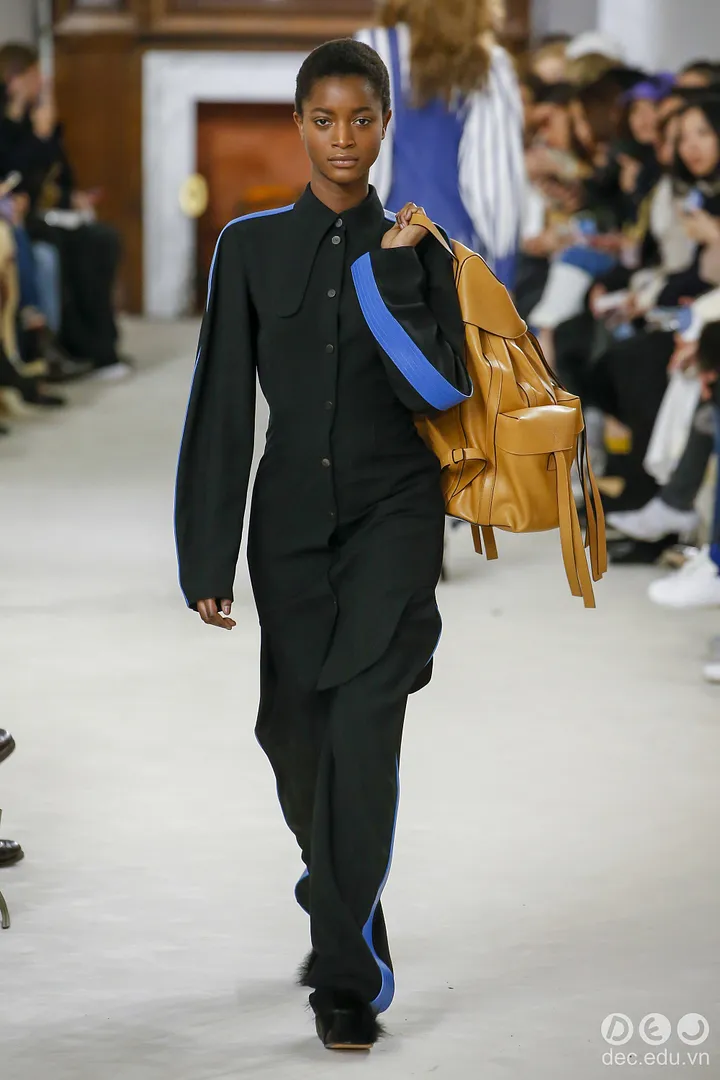 BST-thoi-trang -Ready-to-Wear -Loewe-Thu-Dong- 2018 35_zpskflns43j.jpg