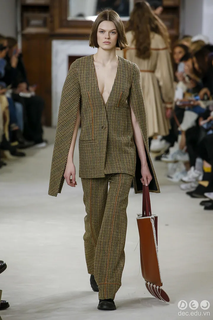 BST-thoi-trang -Ready-to-Wear -Loewe-Thu-Dong- 2018 37_zpszk8lf9oz.jpg