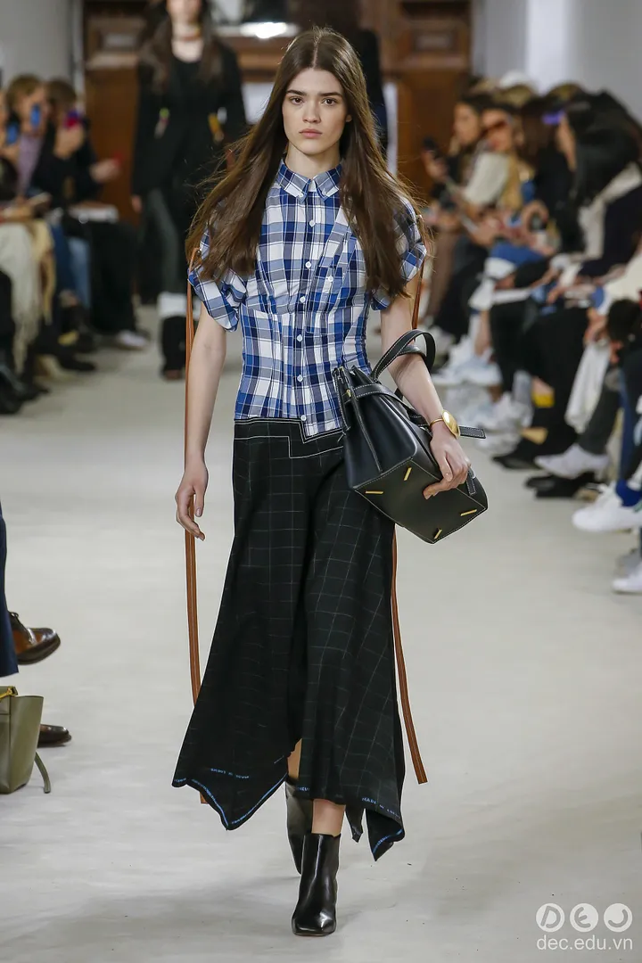 BST-thoi-trang -Ready-to-Wear -Loewe-Thu-Dong- 2018 40_zpskgcoi4nt.jpg
