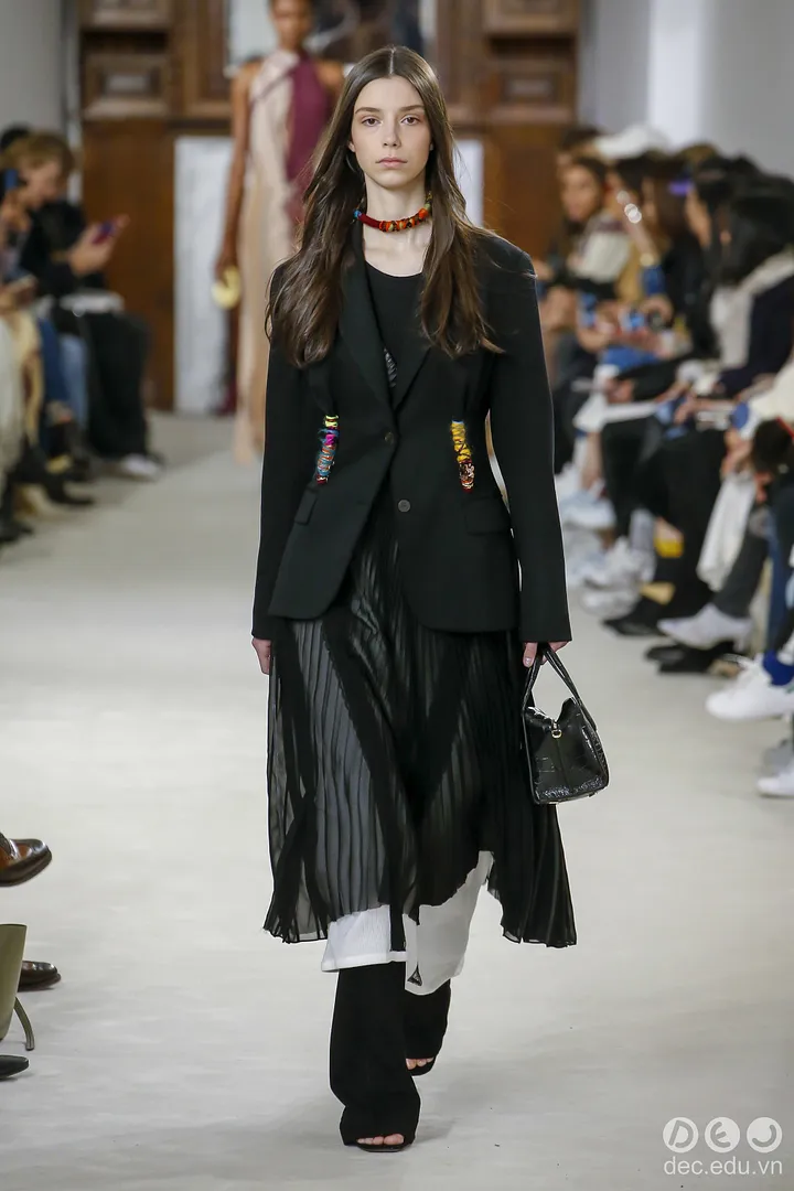 BST-thoi-trang -Ready-to-Wear -Loewe-Thu-Dong- 2018 41_zpszdg0ugul.jpg