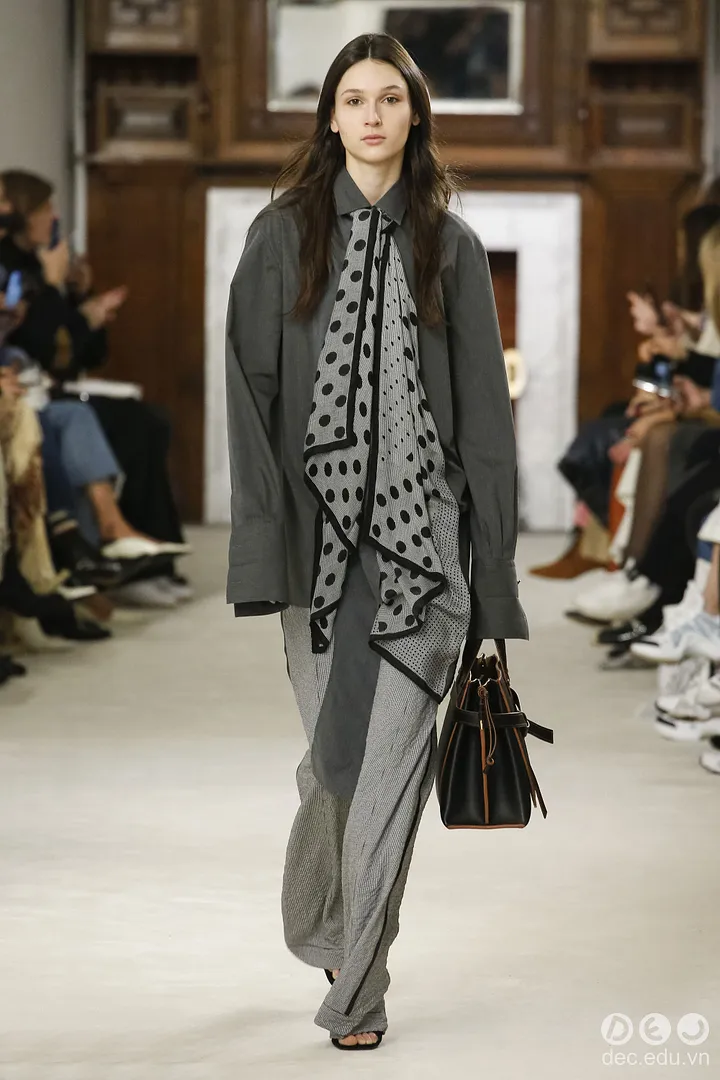 BST-thoi-trang -Ready-to-Wear -Loewe-Thu-Dong- 2018 7_zpsy6hgzykd.jpg