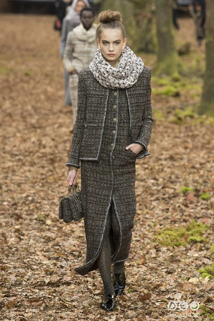 bst-thoi-trang-ready-to-wear-chanel-thu-dong-2018 10_zpsspnay6yn.jpg