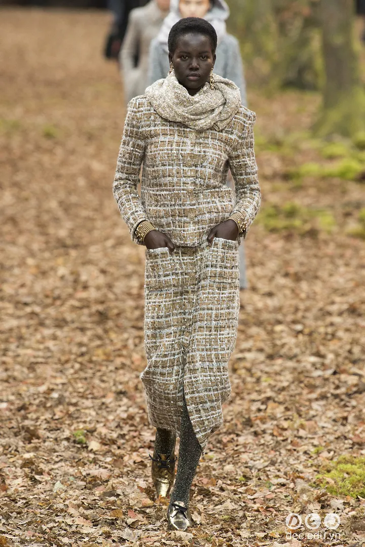 bst-thoi-trang-ready-to-wear-chanel-thu-dong-2018 11_zpsllcyx37n.jpg