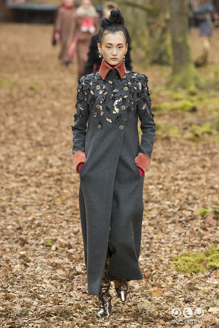 bst-thoi-trang-ready-to-wear-chanel-thu-dong-2018 28_zpstfwuwfqe.jpg