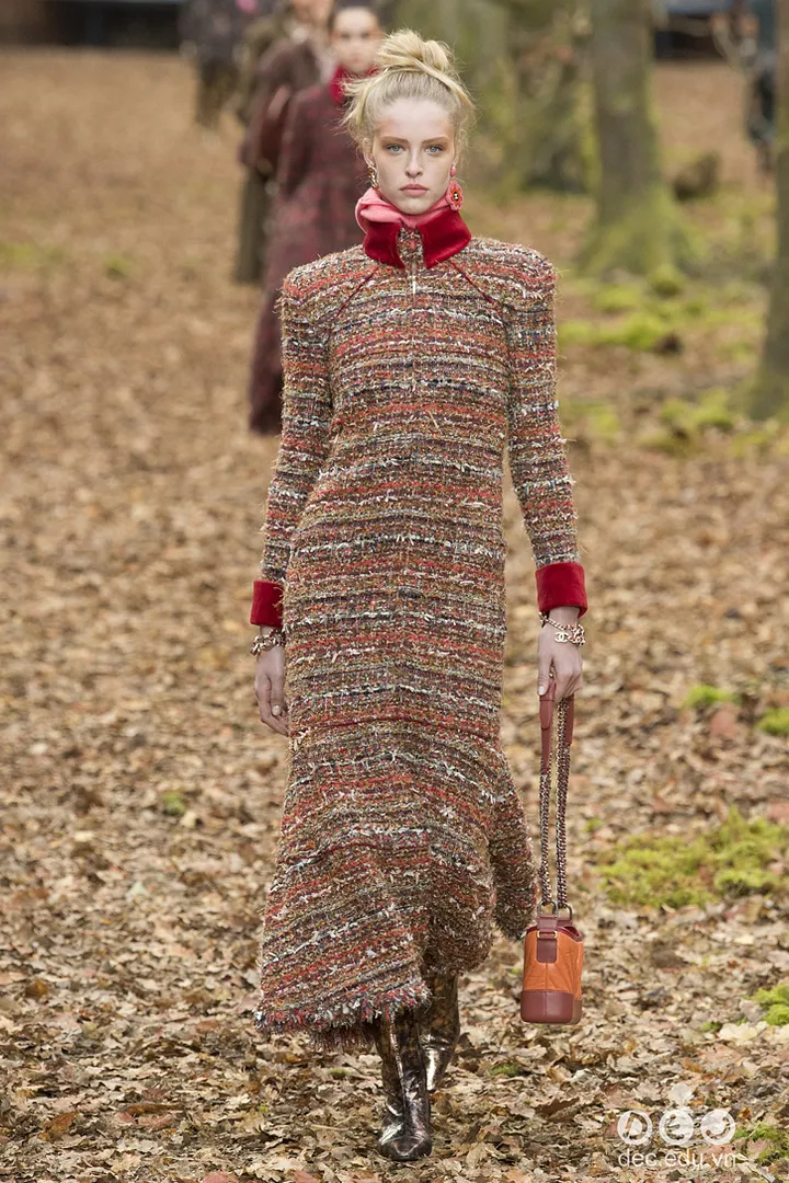 bst-thoi-trang-ready-to-wear-chanel-thu-dong-2018 31_zpss8sgxc2b.jpg