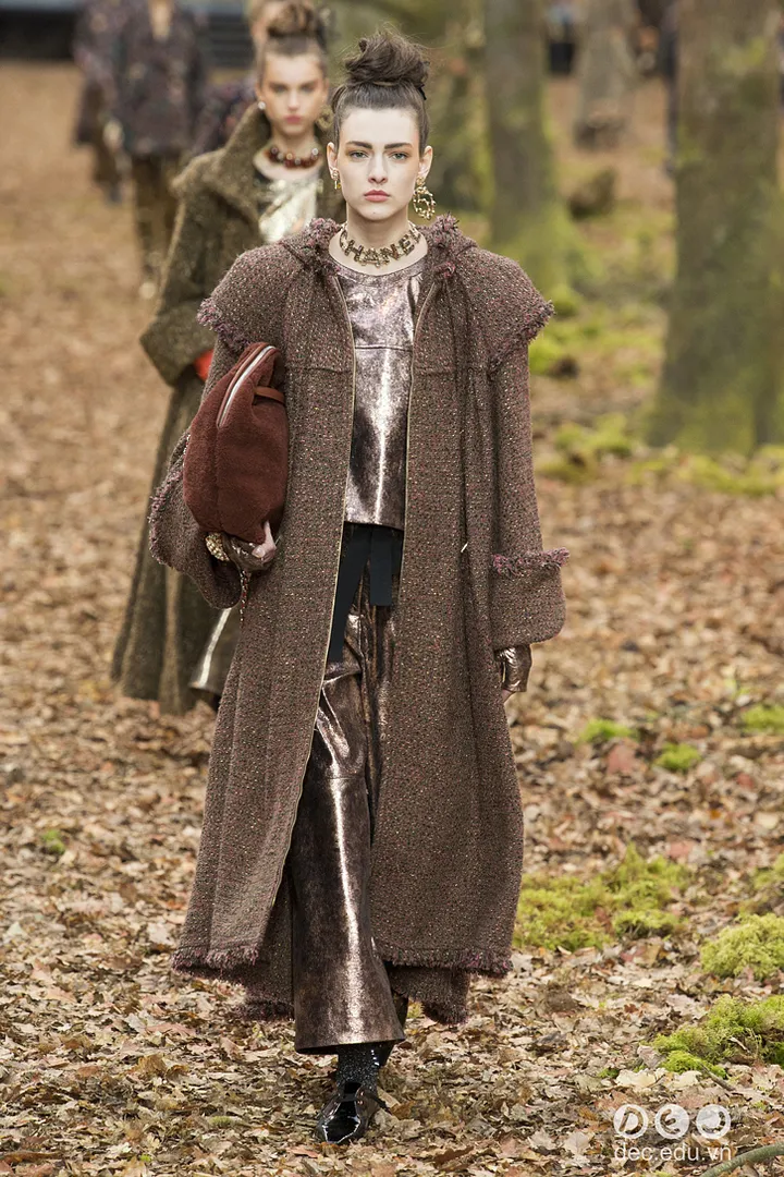 bst-thoi-trang-ready-to-wear-chanel-thu-dong-2018 33_zpsg0pvnzyt.jpg