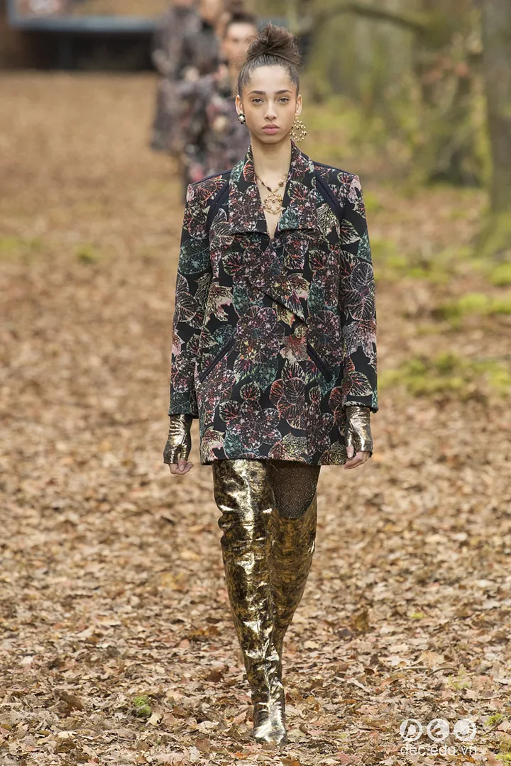 bst-thoi-trang-ready-to-wear-chanel-thu-dong-2018 36_zpsz485gua0.jpg