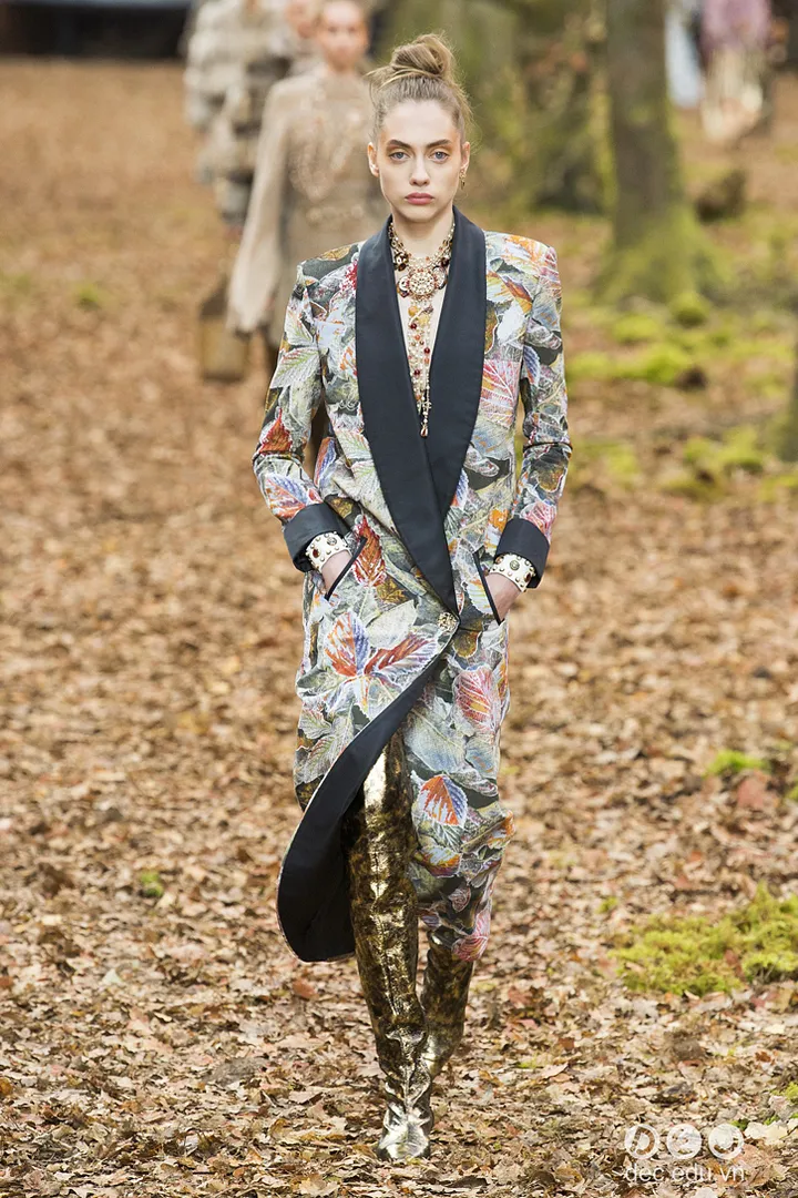 bst-thoi-trang-ready-to-wear-chanel-thu-dong-2018 53_zpsjoygr84z.jpg