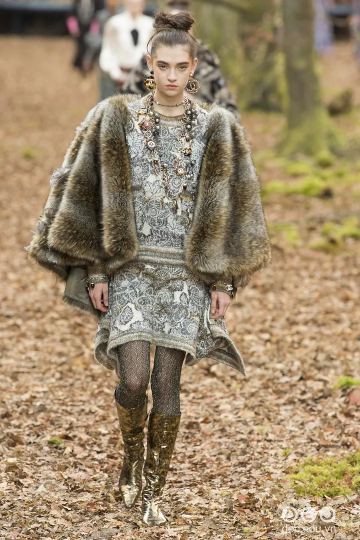 bst-thoi-trang-ready-to-wear-chanel-thu-dong-2018 57_zpsz3f4csds.jpg
