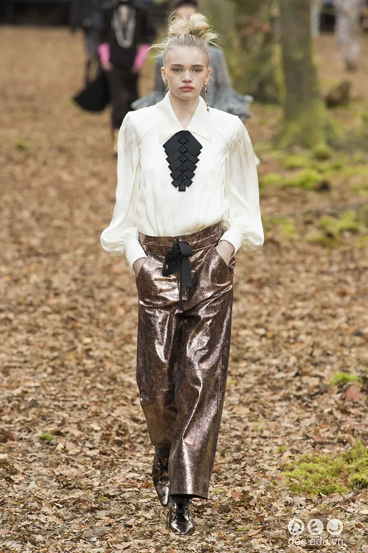 bst-thoi-trang-ready-to-wear-chanel-thu-dong-2018 59_zpstfkgsmuf.jpg