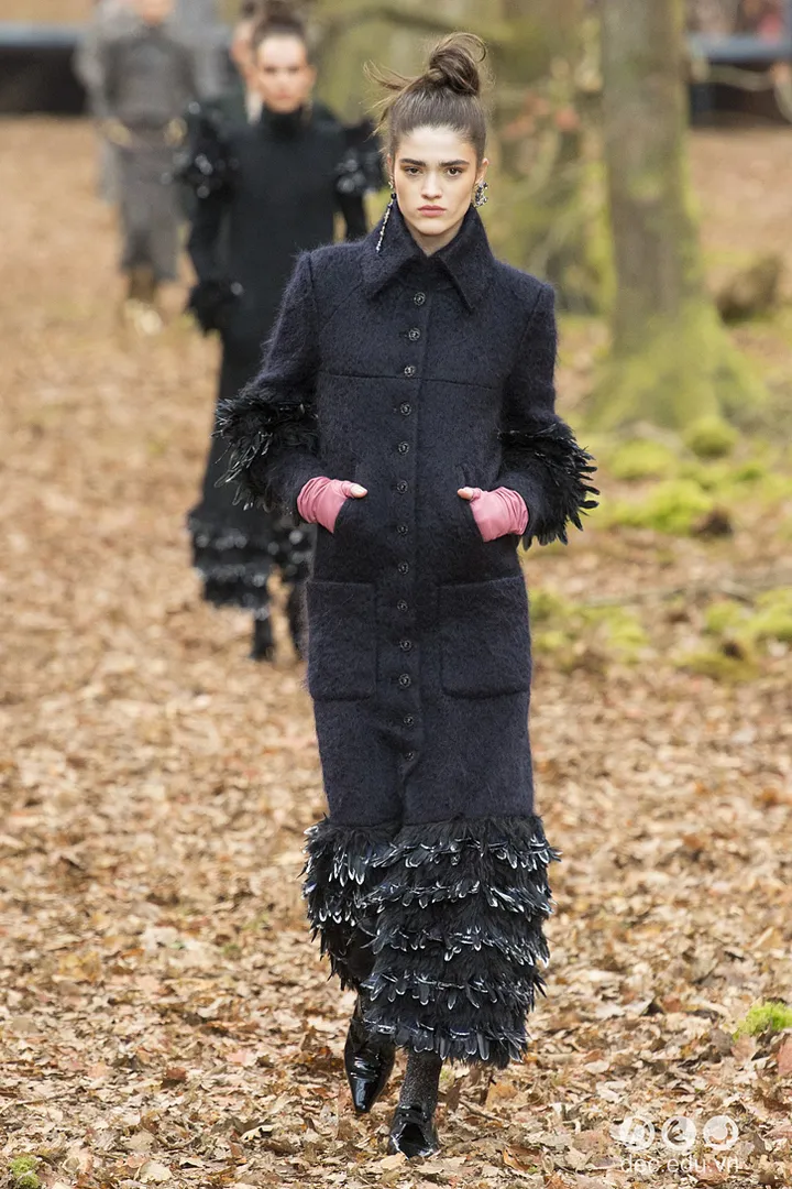 bst-thoi-trang-ready-to-wear-chanel-thu-dong-2018 5_zpstuybdgda.jpg