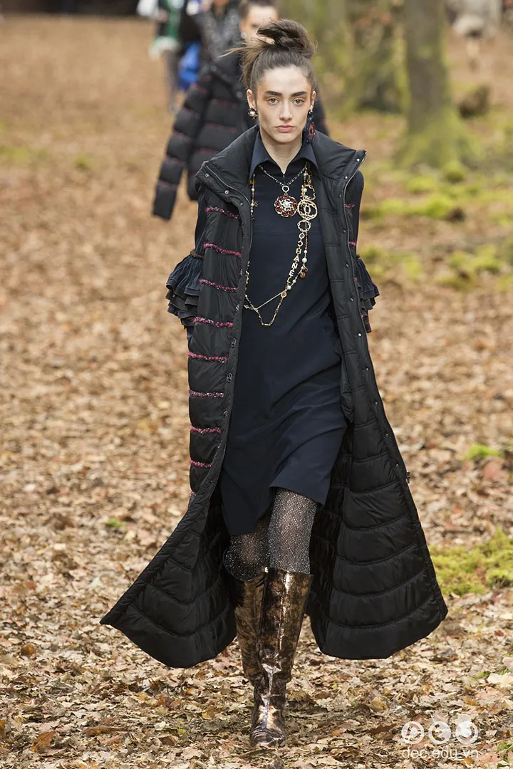 bst-thoi-trang-ready-to-wear-chanel-thu-dong-2018 62_zpsju8ygpcy.jpg