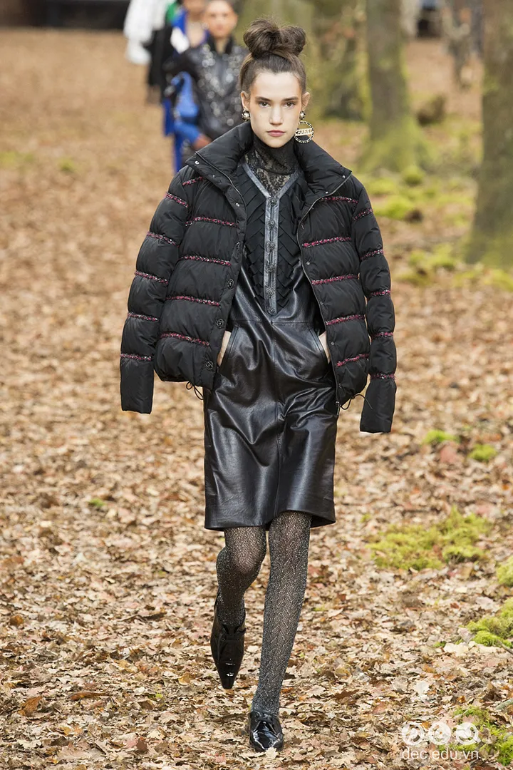 bst-thoi-trang-ready-to-wear-chanel-thu-dong-2018 63_zpsldlsf4ep.jpg