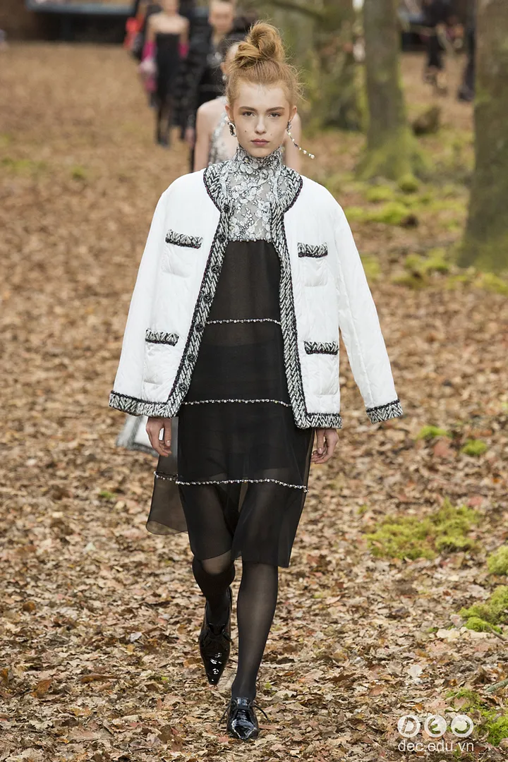 bst-thoi-trang-ready-to-wear-chanel-thu-dong-2018 68_zpscv0yubn8.jpg