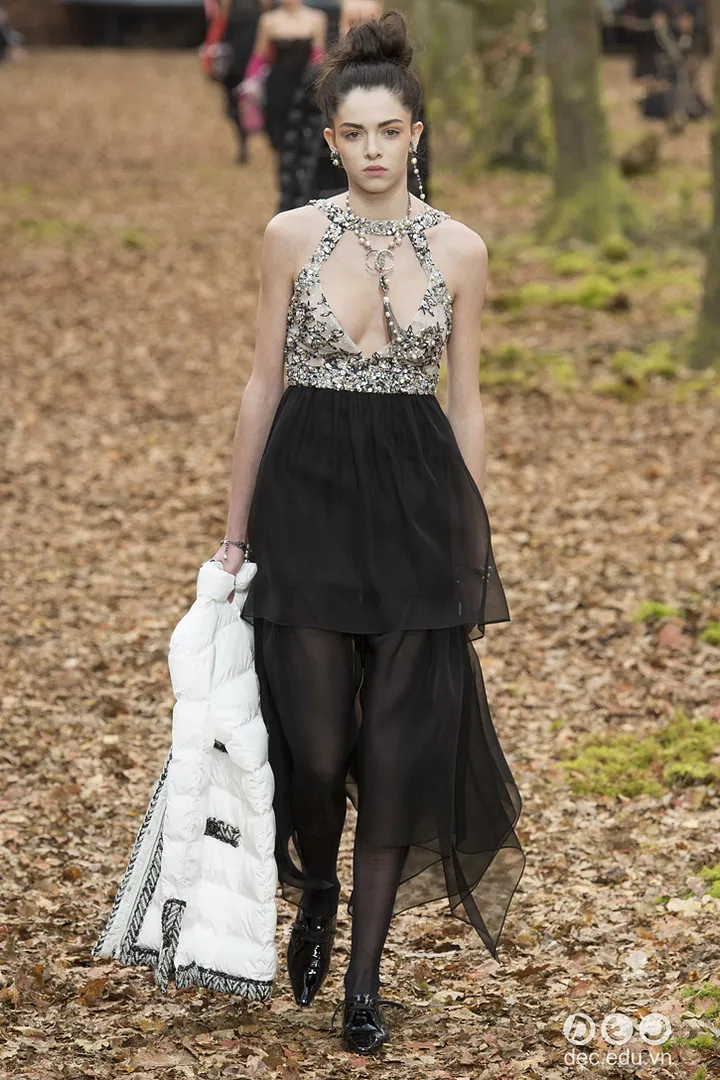 bst-thoi-trang-ready-to-wear-chanel-thu-dong-2018 69_zpsffuiksp8.jpg