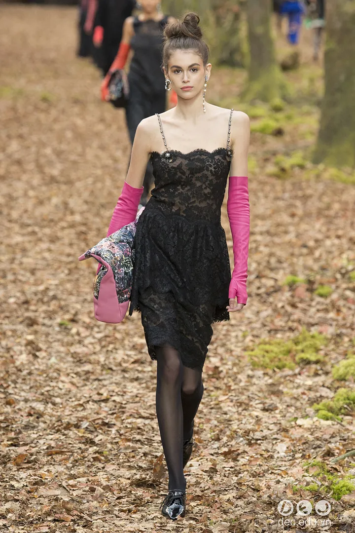 bst-thoi-trang-ready-to-wear-chanel-thu-dong-2018 71_zpsr0by74ec.jpg