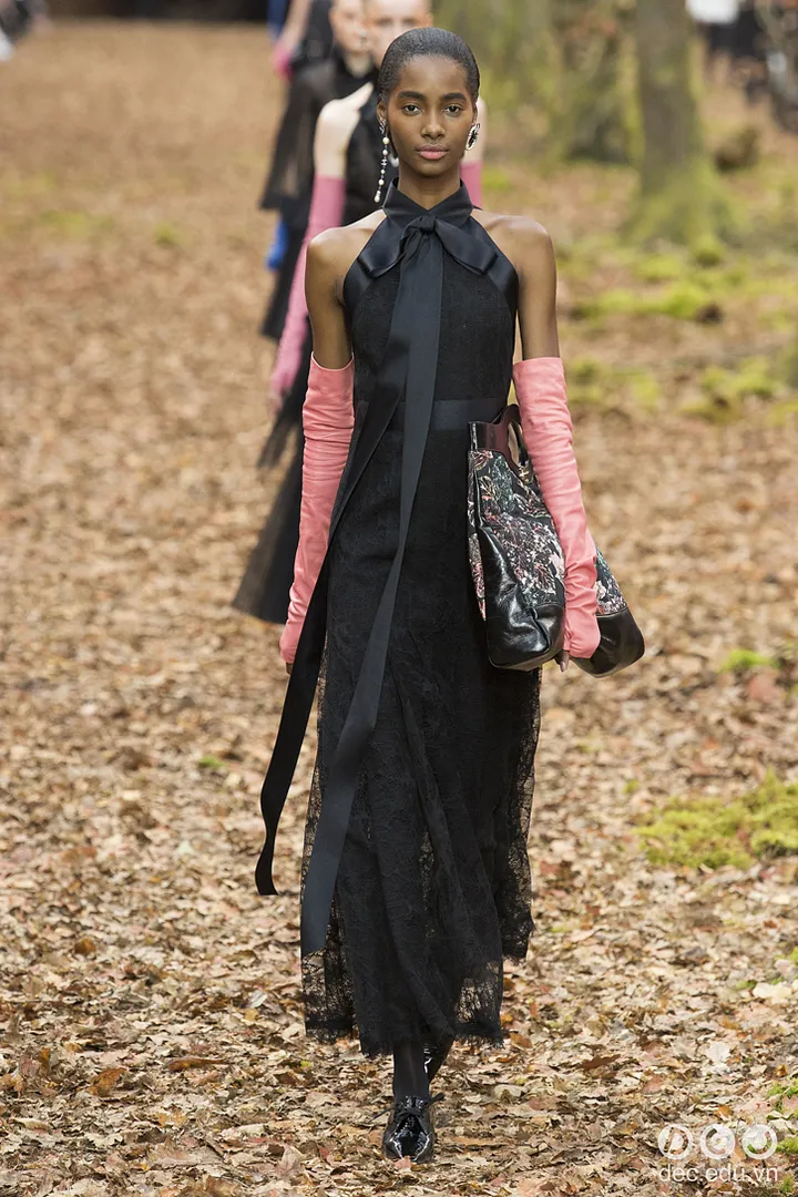 bst-thoi-trang-ready-to-wear-chanel-thu-dong-2018 74_zpsccknqnji.jpg