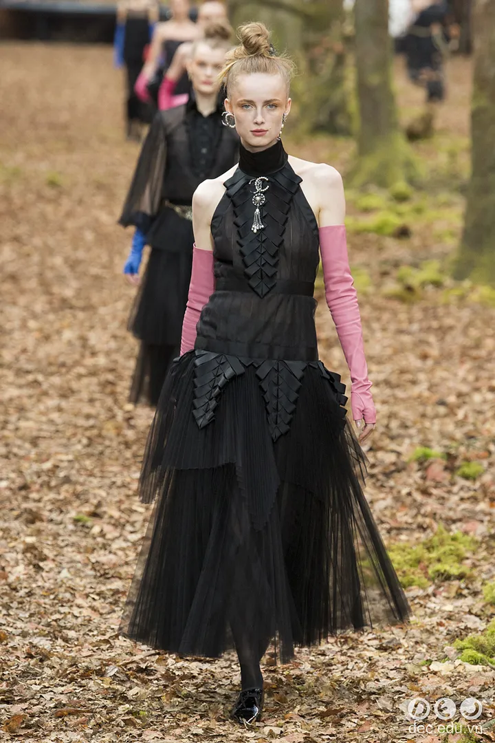 bst-thoi-trang-ready-to-wear-chanel-thu-dong-2018 75_zpse2akpjwa.jpg