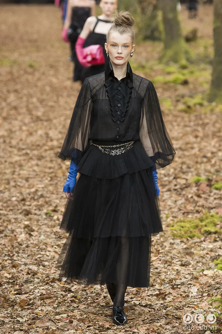 bst-thoi-trang-ready-to-wear-chanel-thu-dong-2018 76_zpsk2v75p9r.jpg
