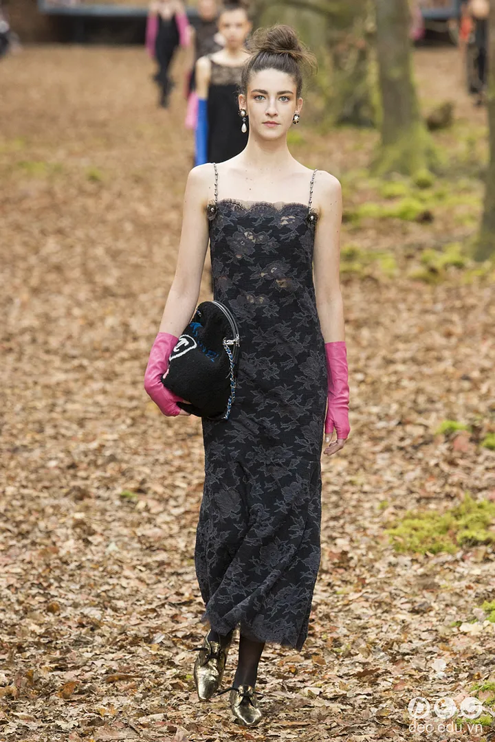 bst-thoi-trang-ready-to-wear-chanel-thu-dong-2018 78_zpszalthxvj.jpg