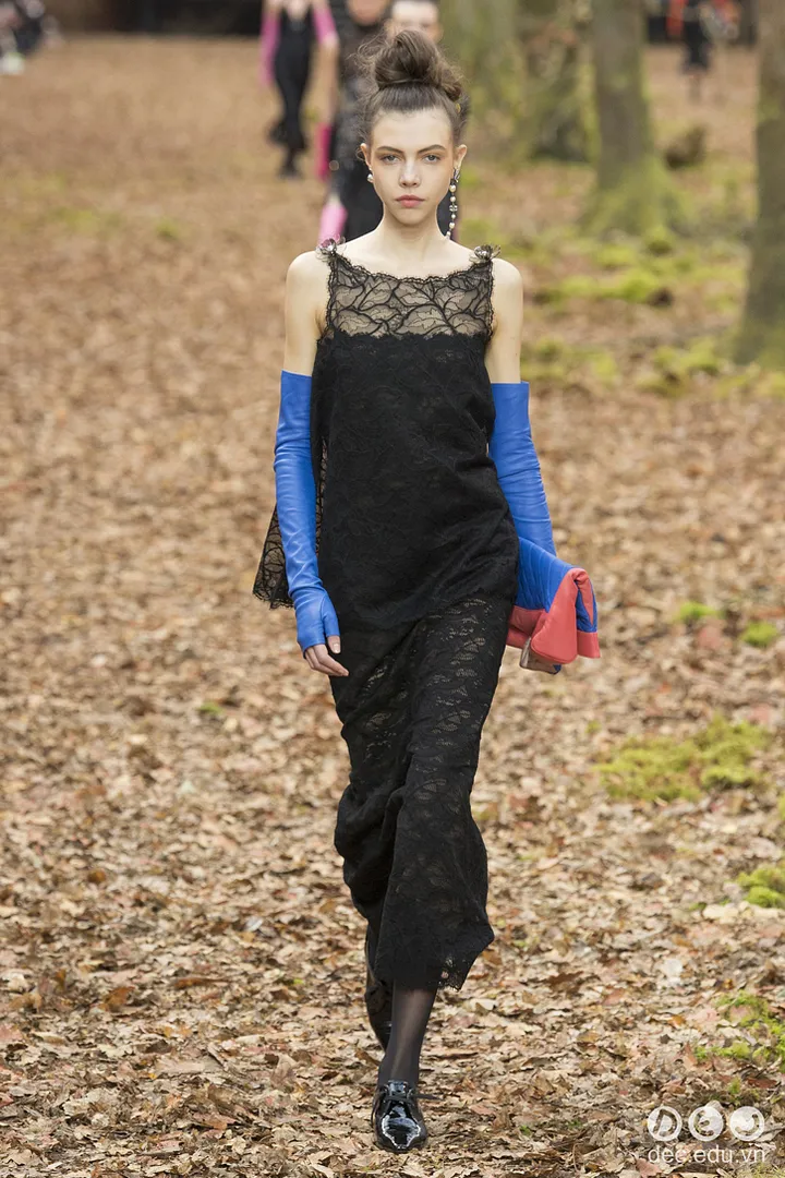 bst-thoi-trang-ready-to-wear-chanel-thu-dong-2018 79_zpskbo18wpp.jpg