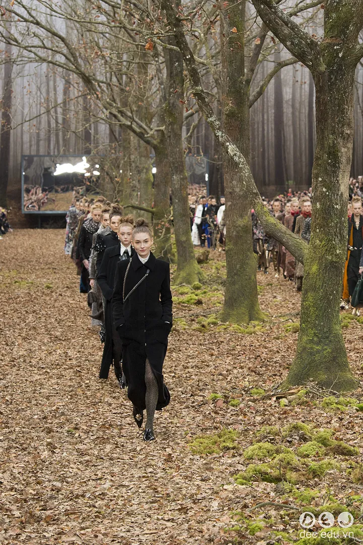 bst-thoi-trang-ready-to-wear-chanel-thu-dong-2018 83_zpsymvsttzl.jpg