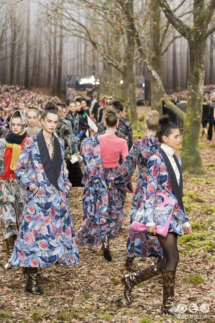 bst-thoi-trang-ready-to-wear-chanel-thu-dong-2018 84_zpsguncps0k.jpg