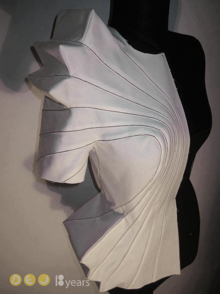 TR-Cutting ngày càng thu hút những người muốn đi sâu vào Draping 3D TR-Cutting có thể liên tục thử nghiệm để tạo nên những hình khối mới.
