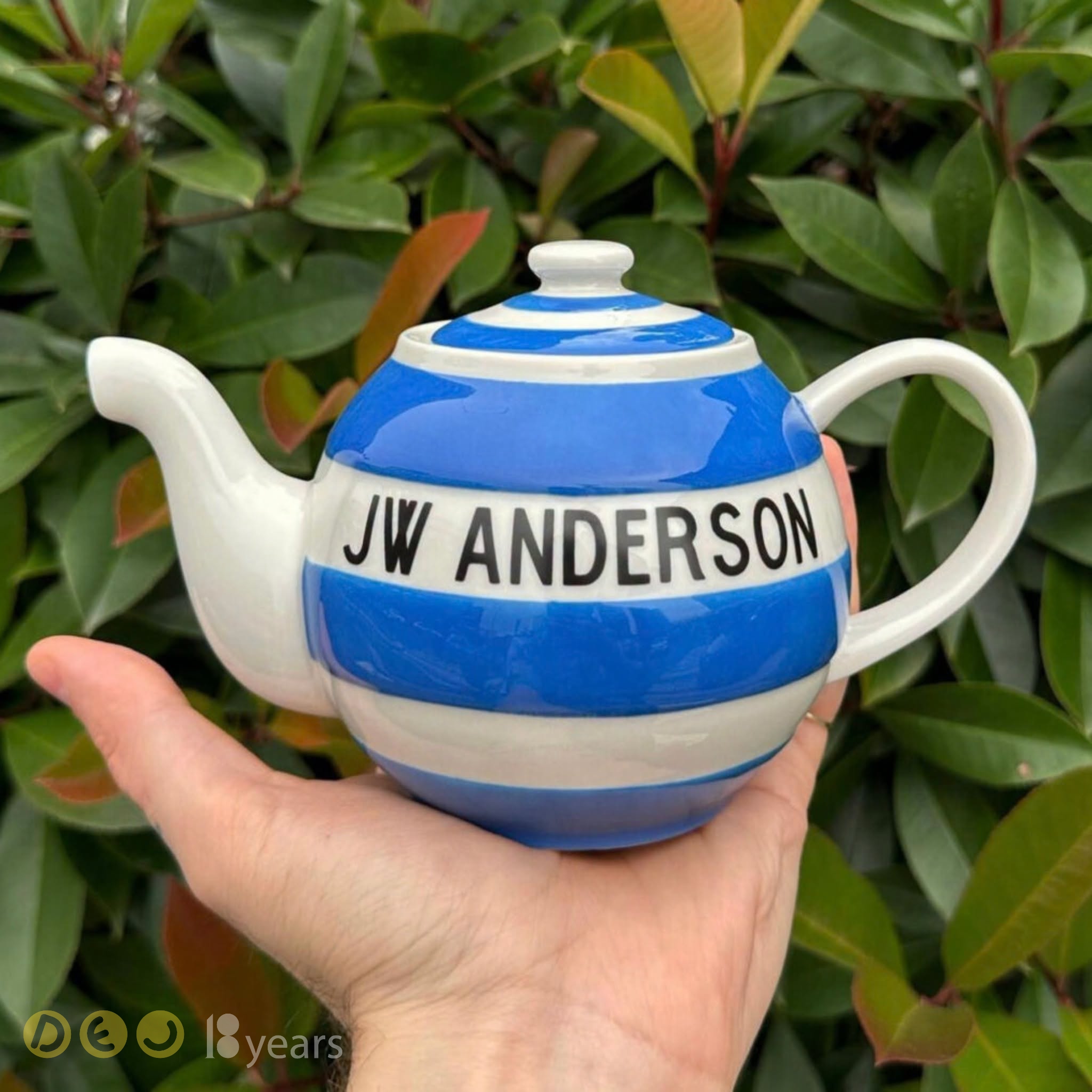 JW Anderson – Men’s Spring/Summer 2024: Một chiếc ấm trà JW Anderson
